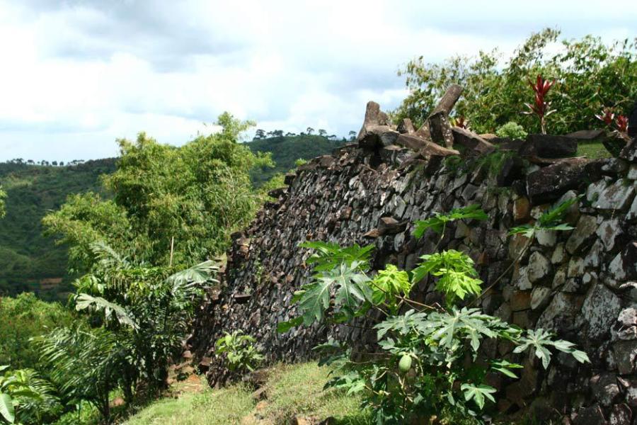 Situs-Gunung-Padang-Indonesia-Travel-1